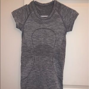 Lulu lemon swiftly tech short sleeve size 2
